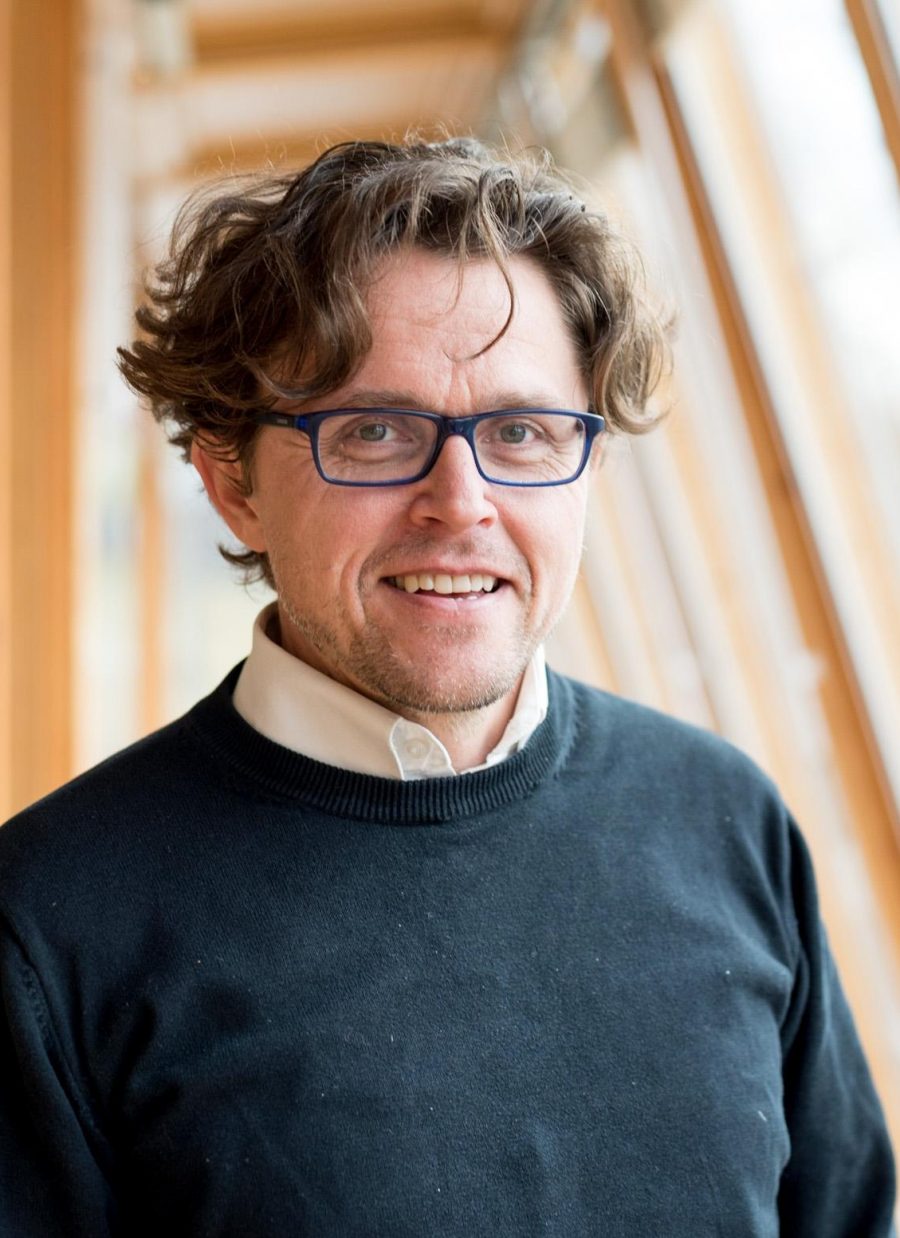 Portraitfoto von Christoph Brunner