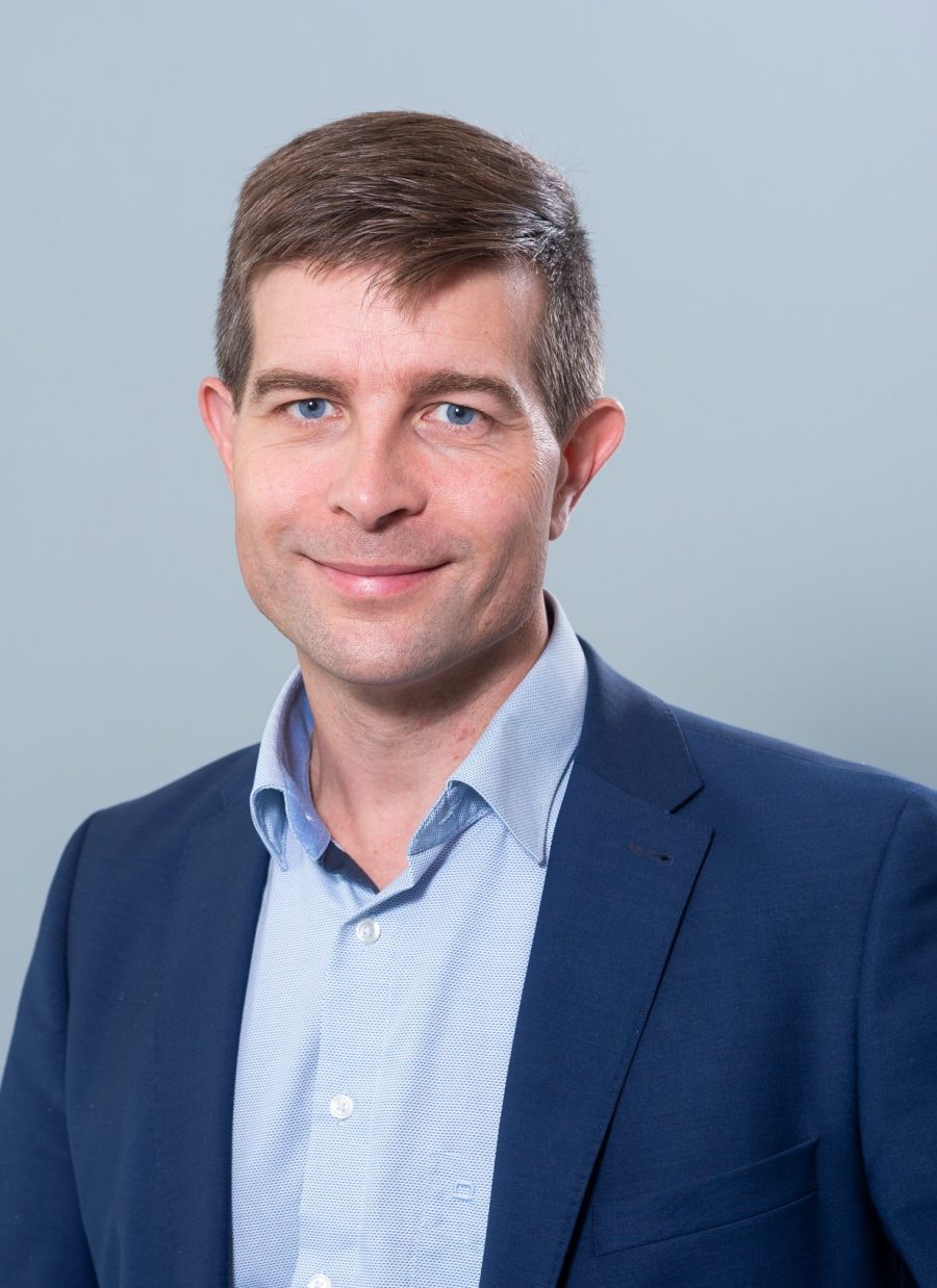 Portraitfoto Gerhard Grüll