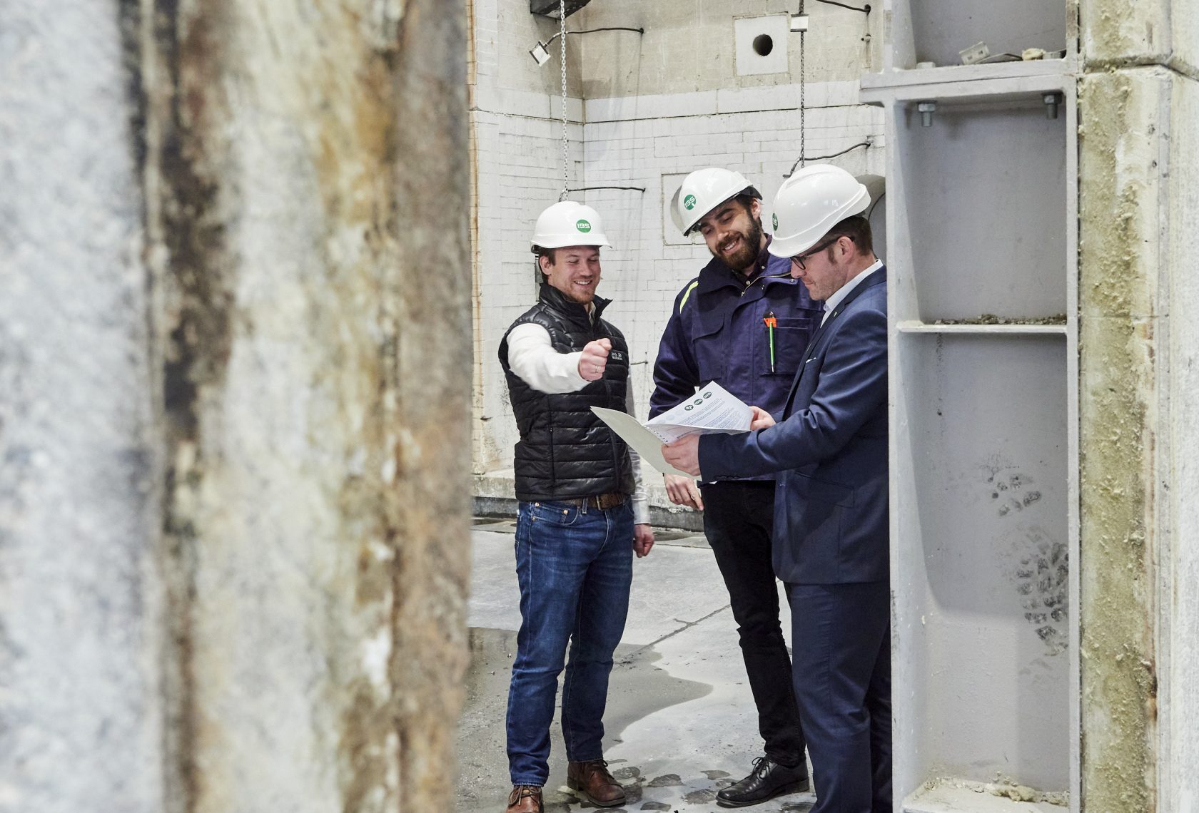Besprechung in der Prüfhalle der IBS