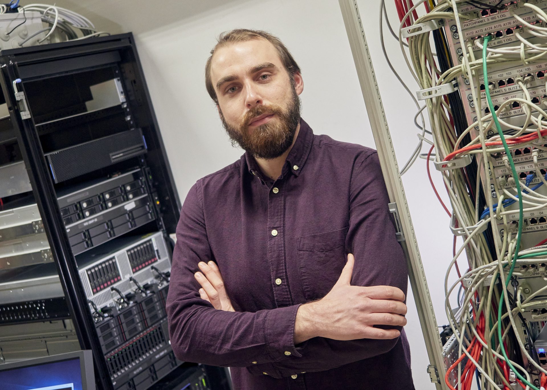 Forscher im Serverraum