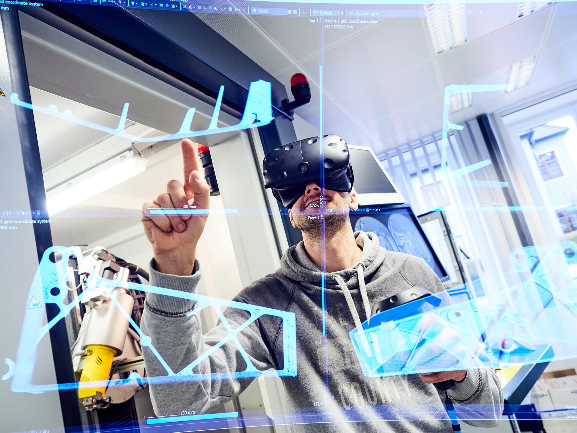 Forscher mit VR-Brille analysiert Daten