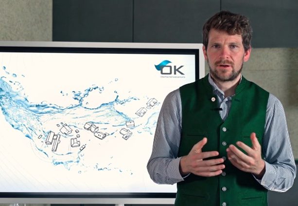 Hans Starl hält einen Vortrag zum Thema Oberflächenwasserprävention