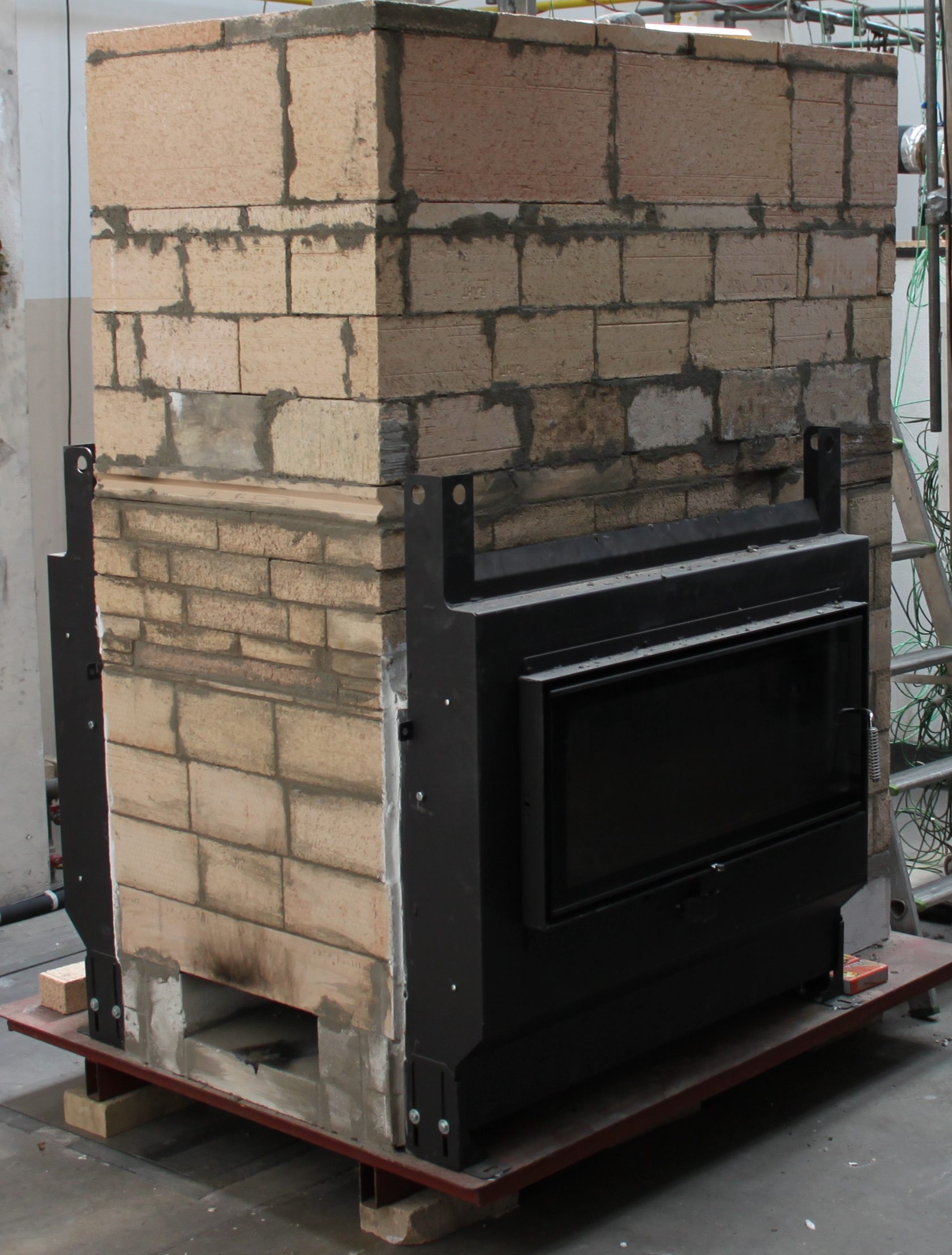 In einem Versuchslabor frei stehender Versuchsofen