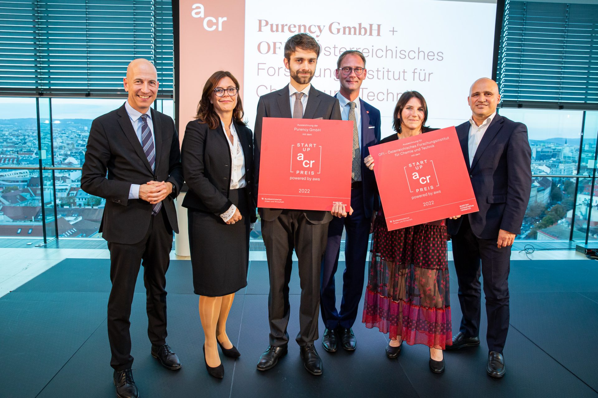 Verleihung des Start-up Preises 2022 auf der Bühne