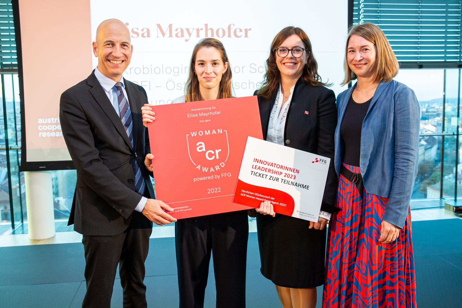 Verleihung des Woman Awards 2022 auf der Bühne