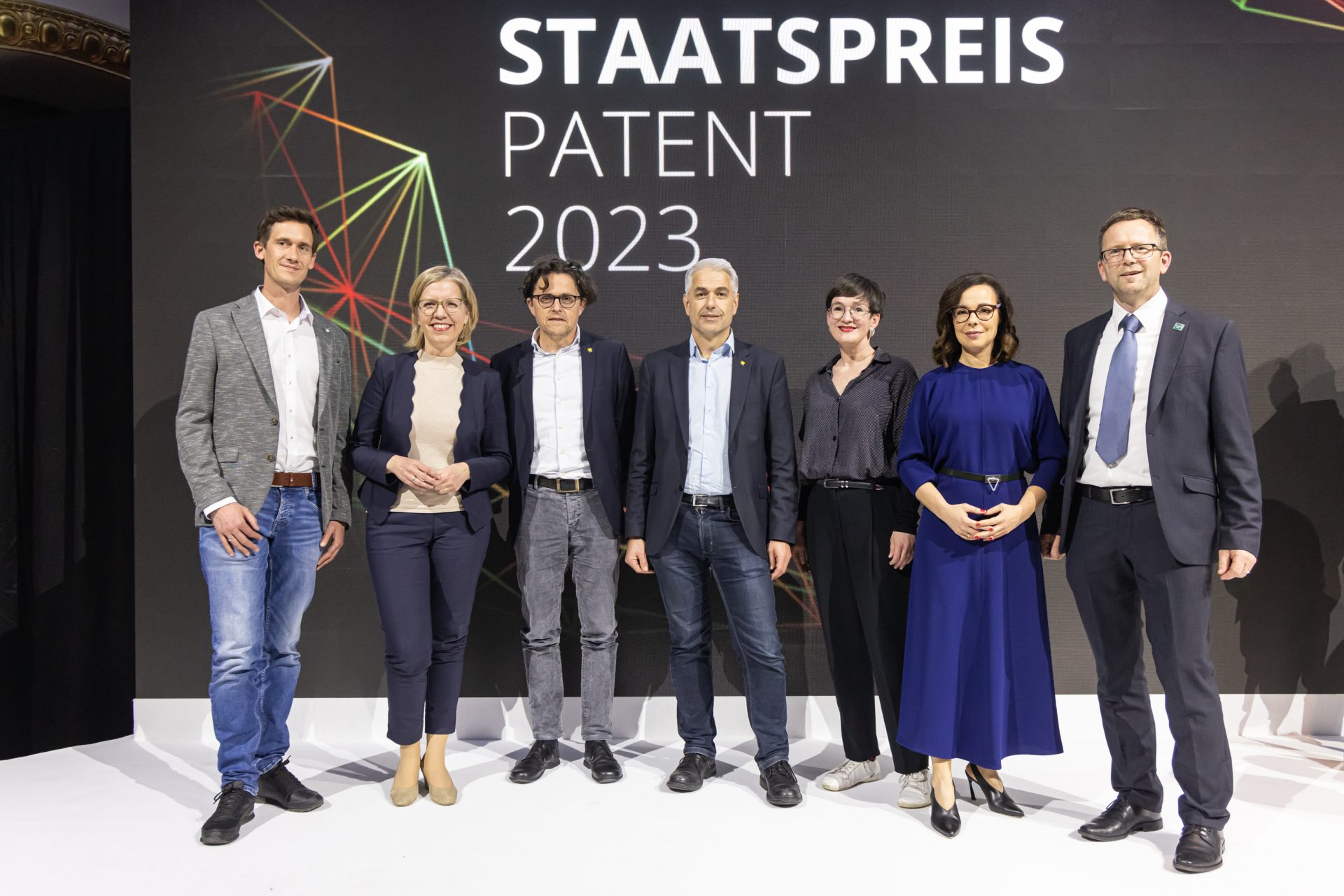 Geschäftsführer der AEE INTEC auf der Bühne beim Staatspreis Patent