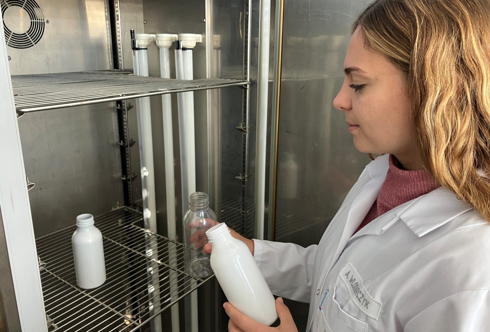 Forscherin bei der Arbeit im Labor