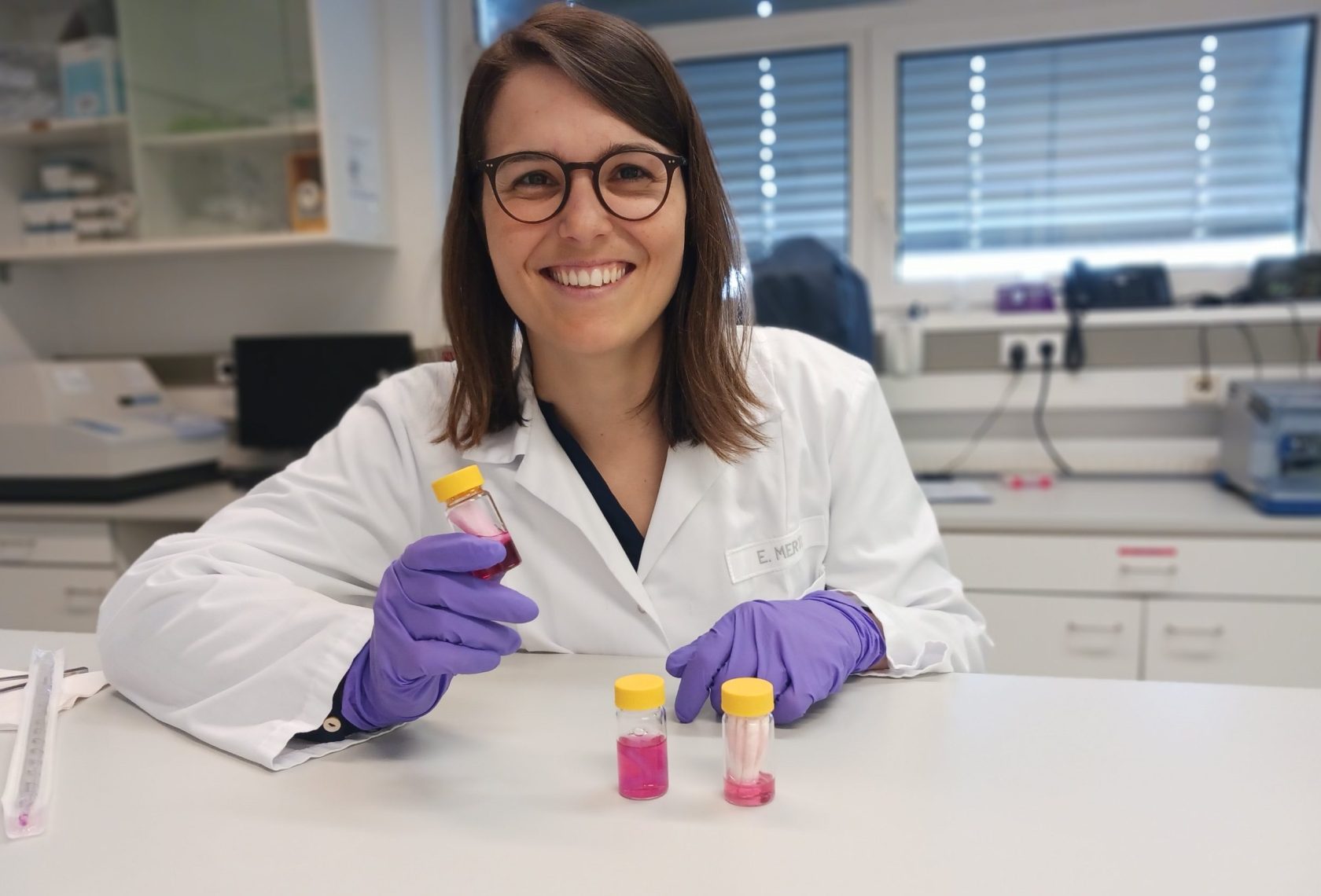 Forscherin bei der Arbeit im Labor