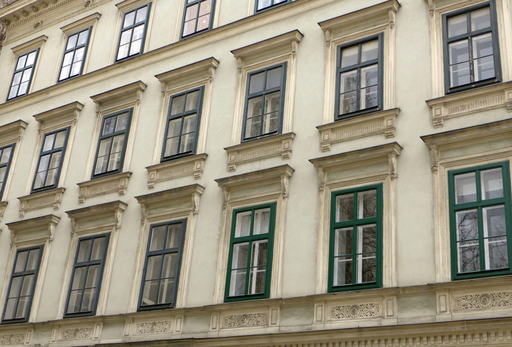 Fensterfront eines Gebäudes