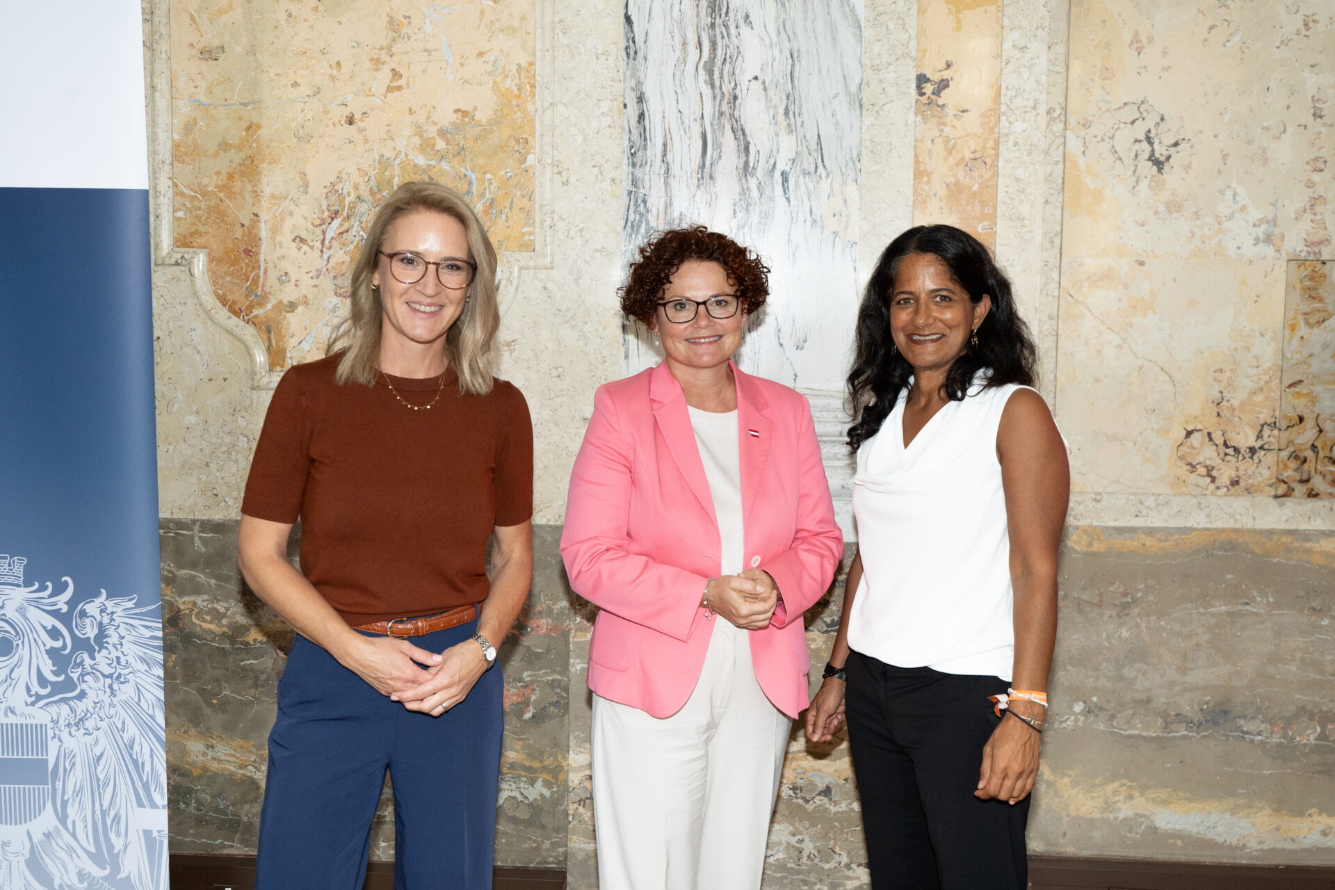 Gruppenfoto mit drei Frauen