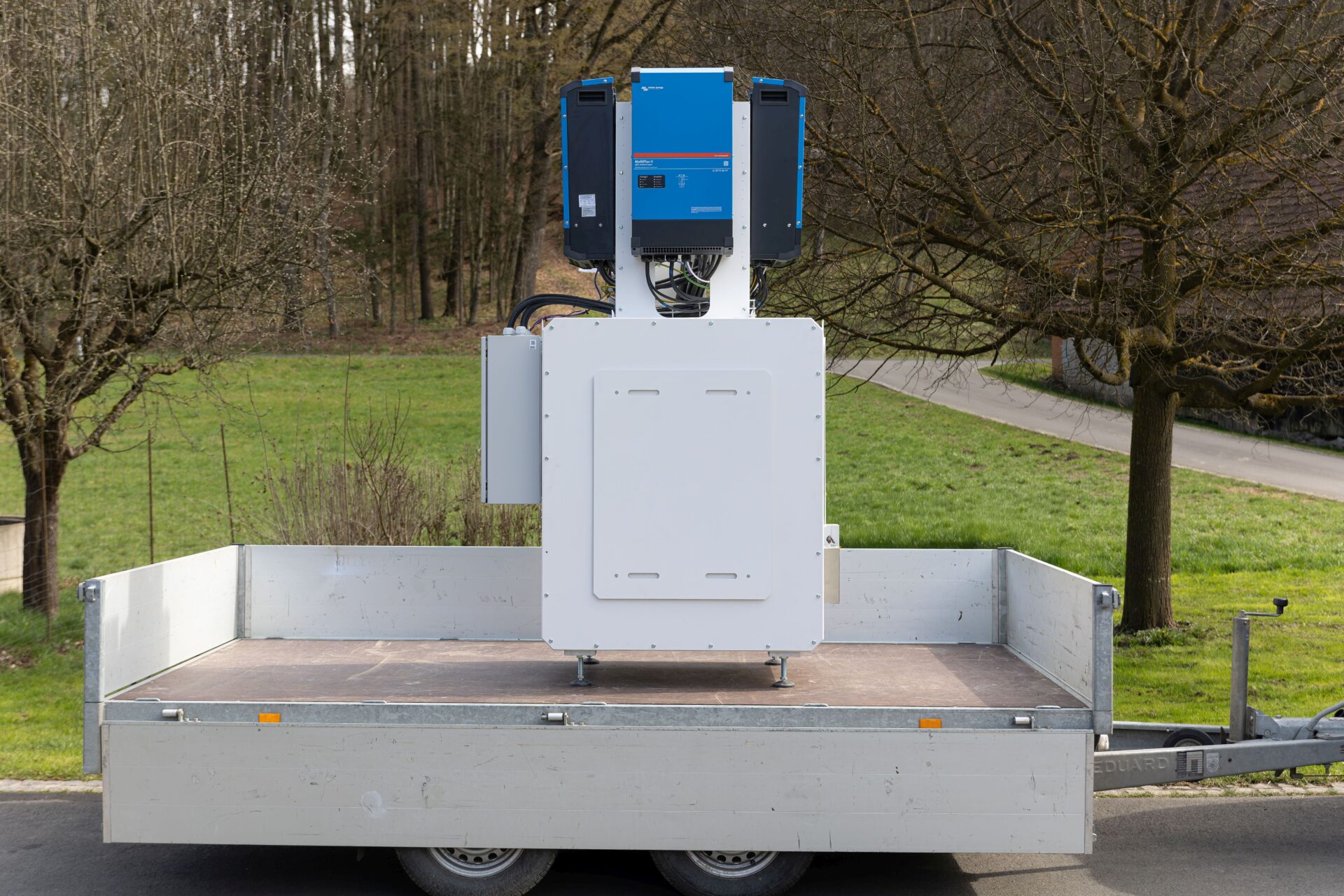 Mobiler Batteriespeicher auf einem Anhänger