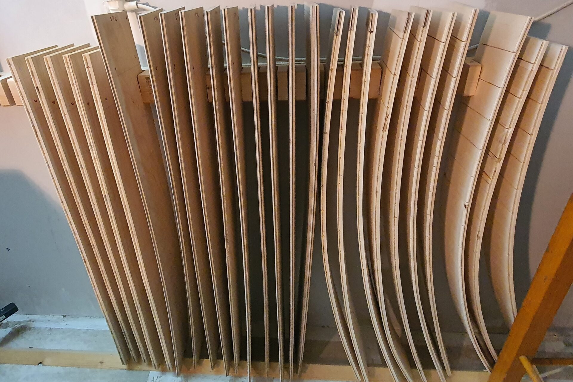 Verformte Holzbretter